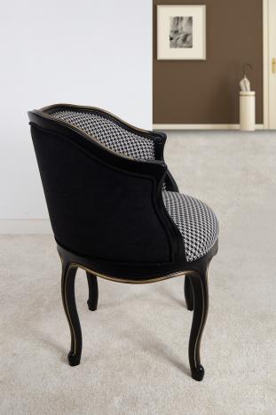 Fauteuil Cabriolet de style Louis XV réalisé en Merisier Massif Laqué noir et or légèrement patiné