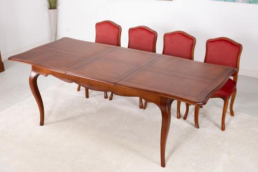 Table rectangulaire 170x100 Mila et ses 4 Chaises habillées d'un tissu Bordeaux réalisées en merisier de style Louis Philippe 1 allonge de 60 cm