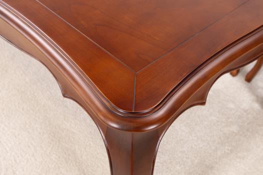 Table rectangulaire 170x100 Mila et ses 4 Chaises habillées d'un tissu Bordeaux réalisées en merisier de style Louis Philippe 1 allonge de 60 cm