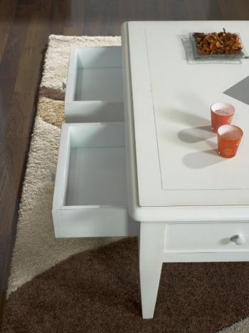 Table basse 100x100 Iris réalisée en Merisier de style Directoire Ivoire patiné et usé