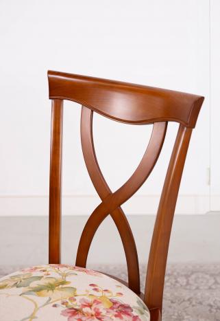 Chaise Lilas réalisée en Merisier Massif de style Louis Philippe Assise recouverte d'un tissu FSM  Maryle 08