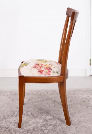 Chaise Lilas réalisée en Merisier Massif de style Louis Philippe Assise recouverte d'un tissu FSM  Maryle 08
