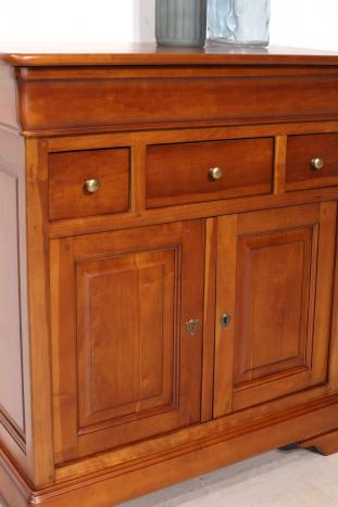Petit buffet Maria-josée réalisé en Merisier Massif de style Louis Philippe Légèrement Patiné SEULEMENT 1 DISPONIBLE
