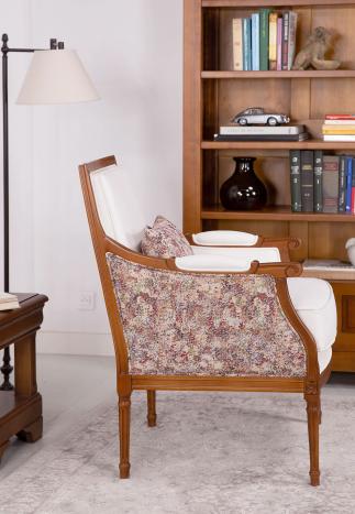 Fauteuil de style Louis XVI réalisé en Merisier massif  Recouvert d'un tissu d'ameublement 1 SEUL DE DISPONIBLE