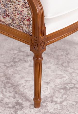 Fauteuil de style Louis XVI réalisé en Merisier massif  Recouvert d'un tissu d'ameublement 1 SEUL DE DISPONIBLE