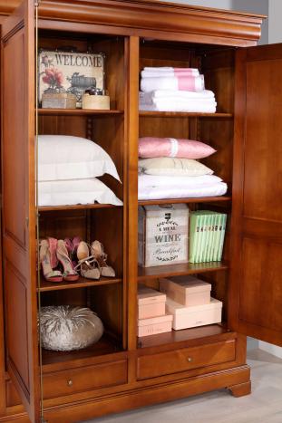 Armoire 2 portes 2 tiroirs Odile réalisée en Merisier Massif de style Louis Philippe SEULEMENT 1 DISPONIBLE