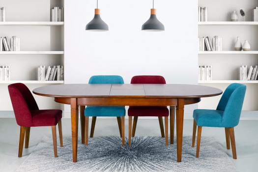 Table ovale 180x100 réalisée en Merisier de style Campagne, 4 pieds fuseaux SEULEMENT 1 DISPONIBLE