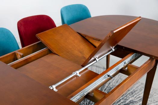 Table ovale 180x100 réalisée en Merisier de style Campagne, 4 pieds fuseaux SEULEMENT 1 DISPONIBLE