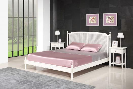 Lit victoire réalisée en merisier de style Louis XVI pour literie 180*200 Ivoire patiné SEULEMENT 1 DISPONIBLE