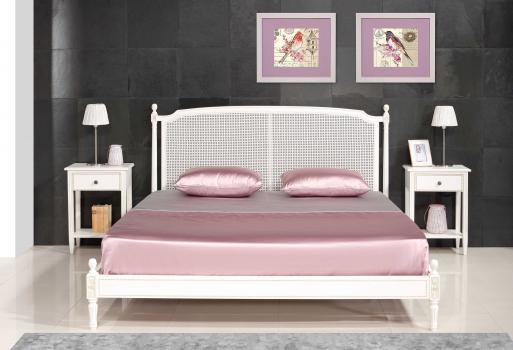 Lit victoire réalisée en merisier de style Louis XVI pour literie 180*200 Ivoire patiné SEULEMENT 1 DISPONIBLE