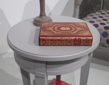 Guéridon rond Clarisse de style Directoire réalisée en merisier massif Finition Gris usé et  Patiné SEULEMENT 1 DISPONIBLE