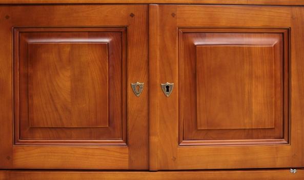 Meuble Tv 2 portes Maryse réalisé en Merisier Massif de style Louis Philippe