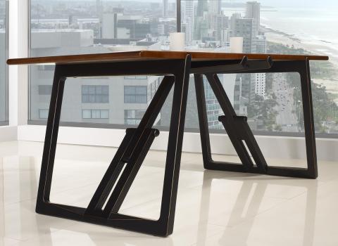 Table de Bureau réalisée en Merisier Massif  de ligne Contemporaine Piétement noir usé et patiné
