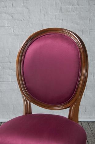 Chaise Emeline réalisée en Merisier Massif de style Louis XVI Suédine Bordeaux