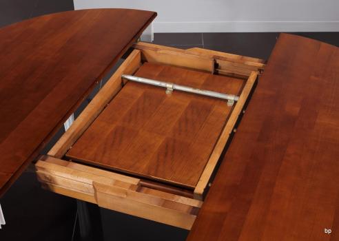 Table ronde 4 pieds Diane, réalisée en Merisier Massif de style Louis XVI Diamètre 120 Ceinture et pieds patiné IVOIRE Seulement 1 disponible