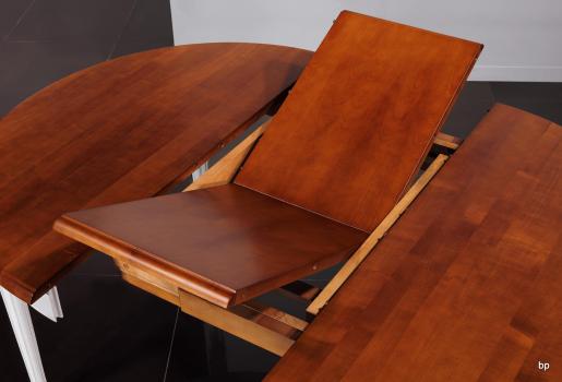 Table ronde 4 pieds Diane, réalisée en Merisier Massif de style Louis XVI Diamètre 120 Ceinture et pieds patiné IVOIRE Seulement 1 disponible