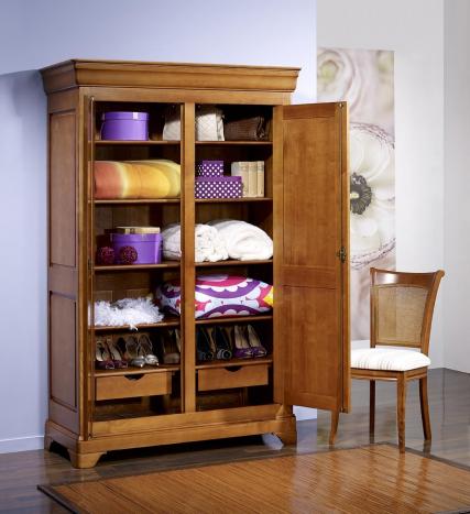 Armoire 2 portes Mélodie réalisée en Merisier Massif de style Louis Philippe 132 cm de large 
