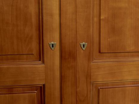 Armoire 2 portes Mélodie réalisée en Merisier Massif de style Louis Philippe 132 cm de large 