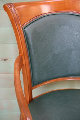 Fauteuil de style Louis Philippe en Merisier Massif