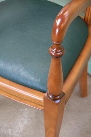 Fauteuil de style Louis Philippe en Merisier Massif