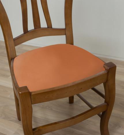 Chaise Camille réalisée en Merisier Massif assise tissu de style Louis Philippe Assise revêtue d'une moleskine Elastron Omega Orange