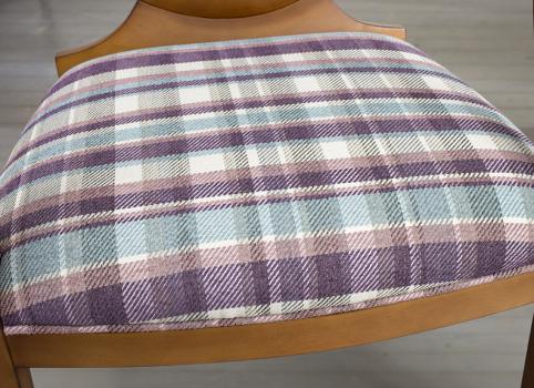 Fauteuil Julia réalisé en hêtre massif Tissu Aldecco