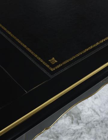 Bureau Ministre réalisé en Merisier de Style Louis XV laque Noir et Or Patiné et Usuré