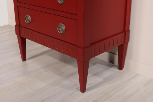 Commode 5 tiroirs Judith réalisée en merisier de style Directoire Finition rouge patiné