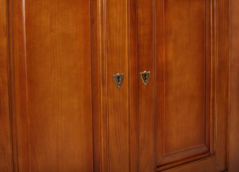 Petit Buffet 2 portes Stéphanie réalisé en Merisier Massif de style Louis Philippe Finition Merisier Doré Patine antiquaire (vieillissement du bois)