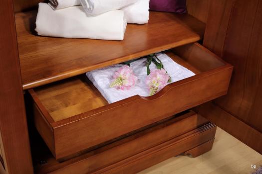 Armoire ou Bonnetière Salomé réalisée en Merisier Massif de style Louis Philippe 