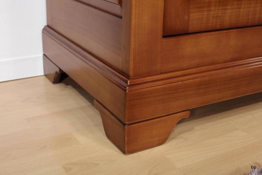 Armoire ou Bonnetière Salomé réalisée en Merisier Massif de style Louis Philippe 