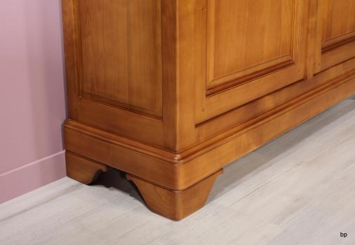 Buffet 2 portes Ingrid réalisé en merisier massif de style Louis Philippe SEULEMENT 1 DISPONIBLE