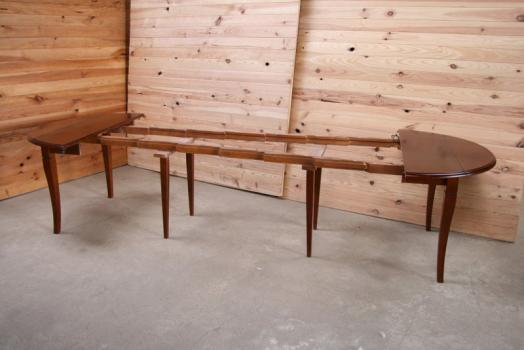 Table ronde à volets DIAMETRE 110 réalisée en merisier massif de style Louis Philippe 5 allonges de 40 cm
