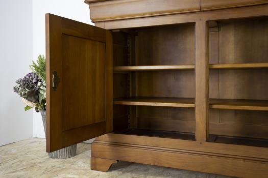 Buffet 3 portes Estelle réalisé en Merisier massif de style Louis Philippe Finition Merisier Doré ANTIK (léger vieillissement du bois) SEULEMENT 1 DISPONIBLE