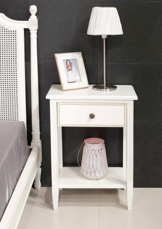 Table de nuit Victoire de style Louis XVI réalisé en Merisier Finition Laqué Ivoire n°2 légèrement patiné