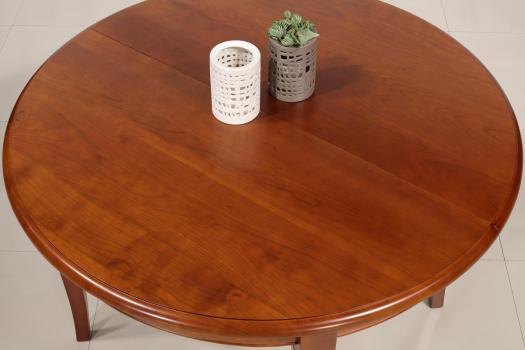 Table ronde 4 pieds Juliette, réalisée en Merisier Massif de style Louis Philippe 1 allonge portefeuille Diamètre 110 cm