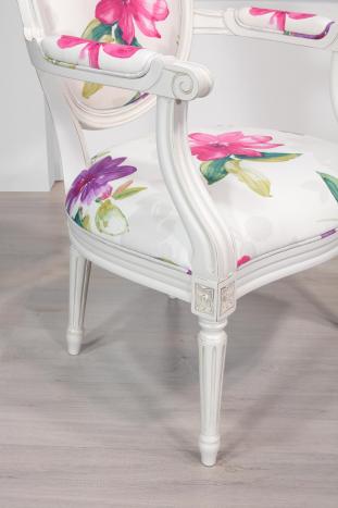 Bergère de style Louis XVI réalisée en Merisier Massif Laqué Ivoire Patiné
