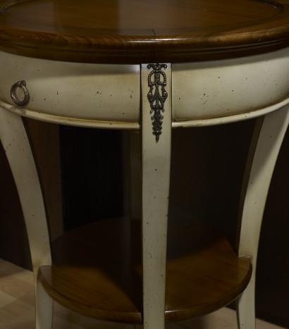 Guéridon rond Adèle réalisé en Merisier de style Directoire