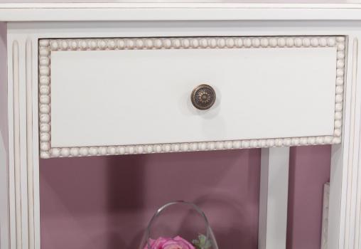 Chevet Victoire de style Louis XVI réalisé en Merisier Finition Gris Perle patiné