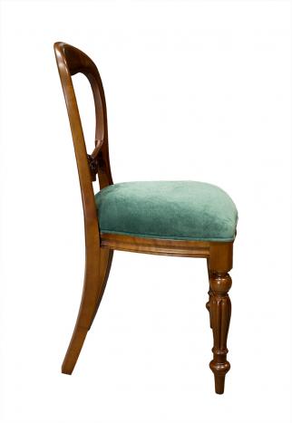 Lot de 4 Chaises  en merisier massif de style Louis Philippe Sculptées main