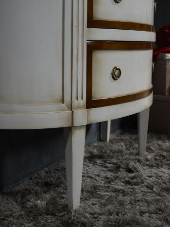 Commode 1/2 Lune 3 tiroirs en Merisier de style Louis XVI, LAQUEE GRIS ET TEINTE DU BOIS