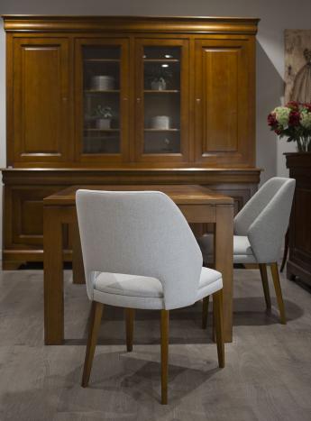 Chaise Nina, assise et dos capitonnés, pieds en Merisier massif de ligne Contemporaine