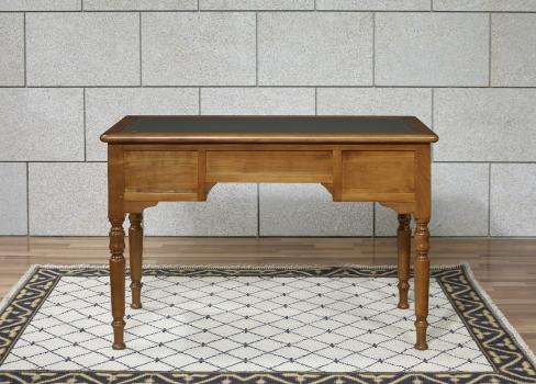 Bureau 1/2 ministre Gabriel réalisé en Merisier Massif de style Louis Philippe