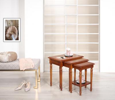 Table Gigognes réalisées en merisier de style Louis Philippe Fin de collection Seulement 1 jeu disponible