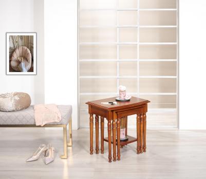 Table Gigognes réalisées en merisier de style Louis Philippe Fin de collection Seulement 1 jeu disponible