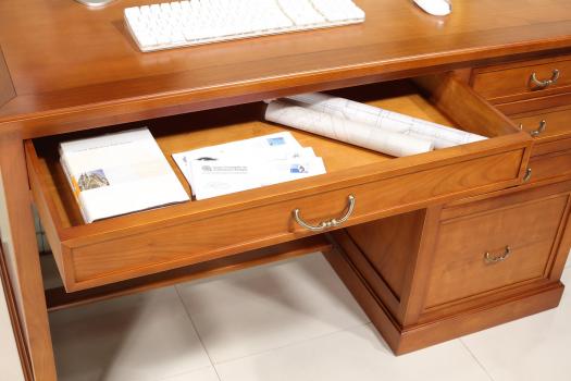  Bureau 5 tiroirs Jeanne réalisé en Merisier de style Louis Philippe SEULEMENT 1 DISPONIBLE