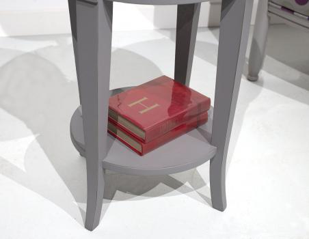 Guéridon rond Clarisse de style Directoire réalisée en merisier massif Finition Gris usé et  Patiné SEULEMENT 1 DISPONIBLE
