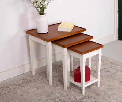 Table Gigognes en Merisier de style Louis Philippe Pieds fuseaux Finition Bicolor