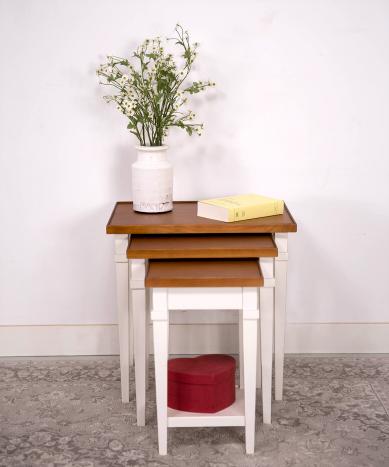 Table Gigognes en Merisier de style Louis Philippe Pieds fuseaux Finition Bicolor