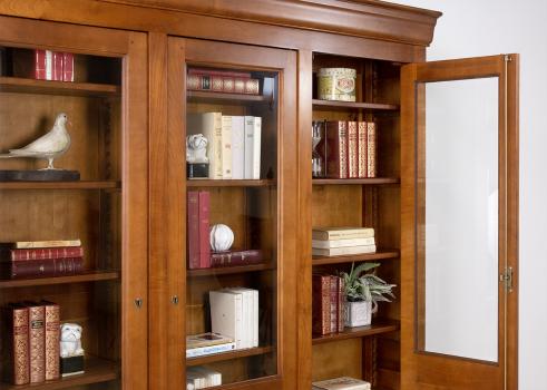 Bibliothèque 3 portes Flore réalisée en Merisier Massif de style Louis Philippe Profondeur 35 cm